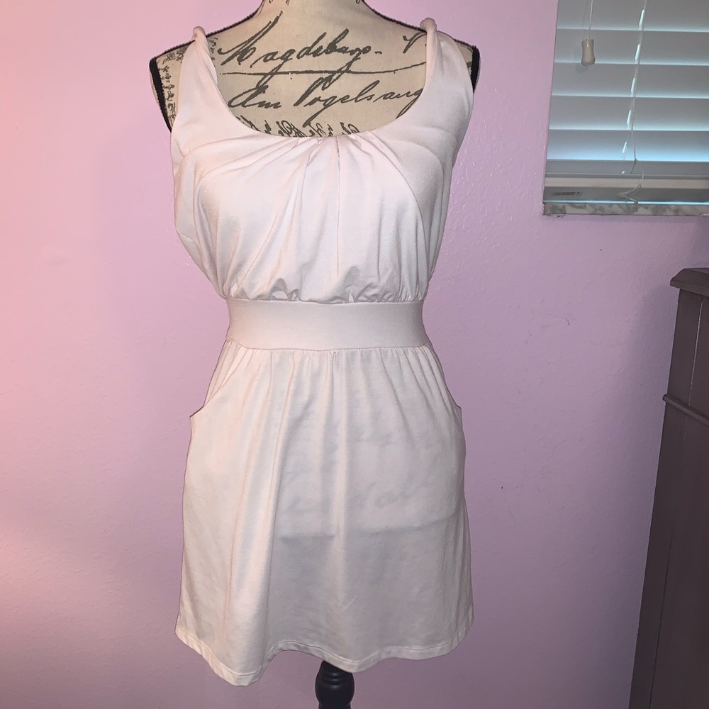 Guess White Flowy Dress with Pockets!